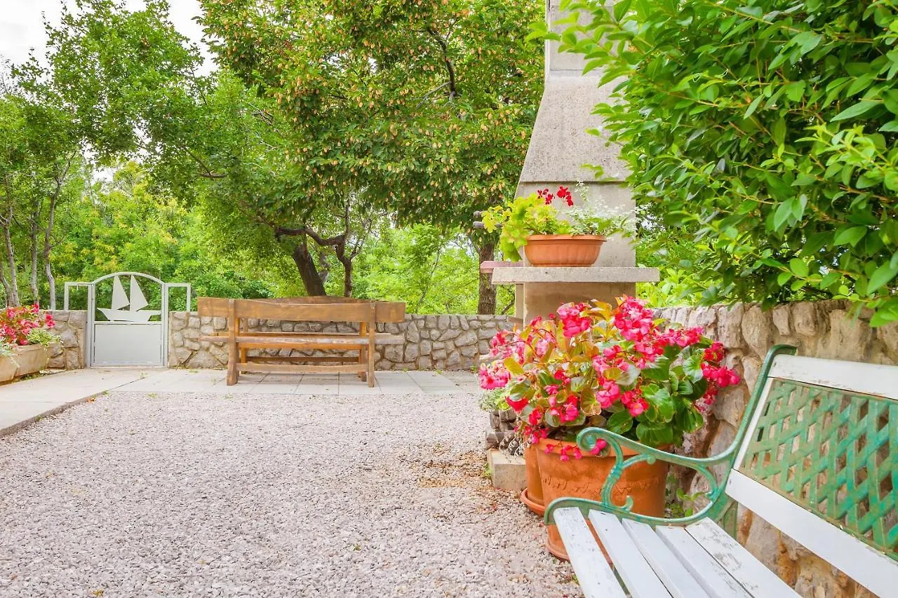 Studio Apartment Omisalj Croatia