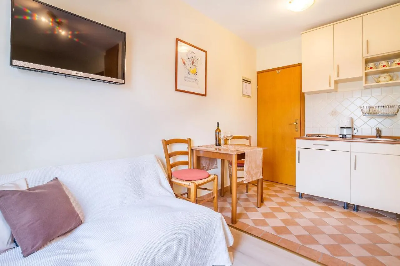 Studio Apartment Omisalj